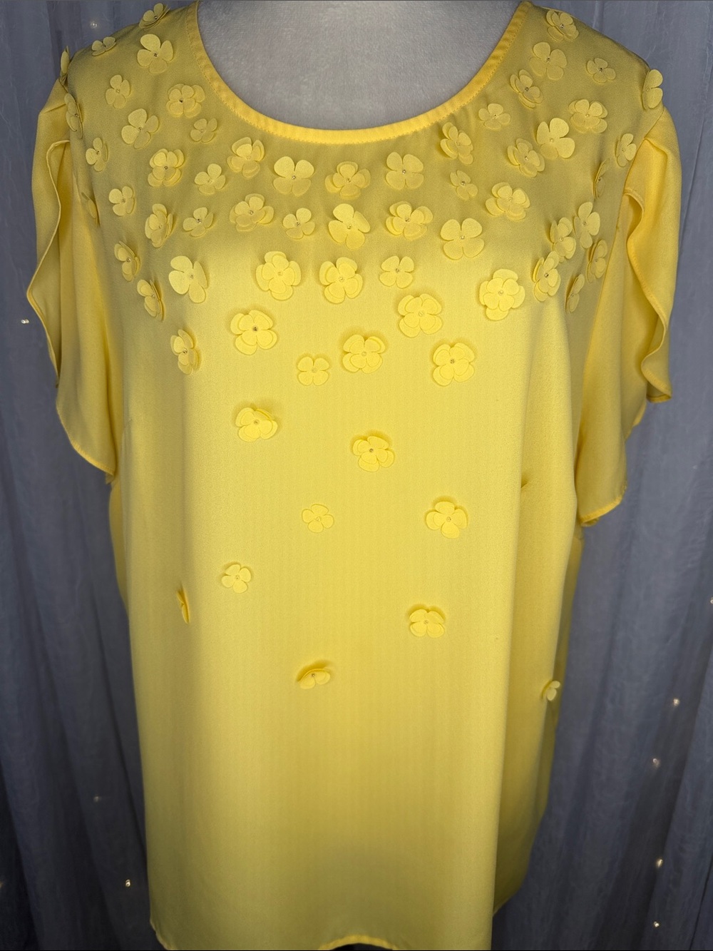 Liz Claiborne Yellow Floral Appliqué Flutter Sleeve Blouse